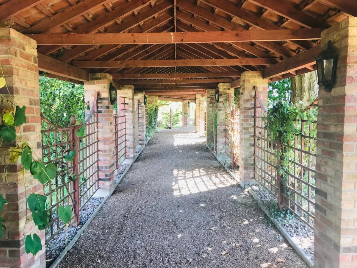 Charming Hen Cottage Countryside Retreat Lincoln Newball Exterior foto